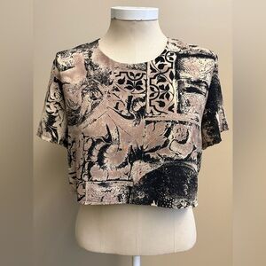 Avant garde printed short sleeve crop top women's size Small